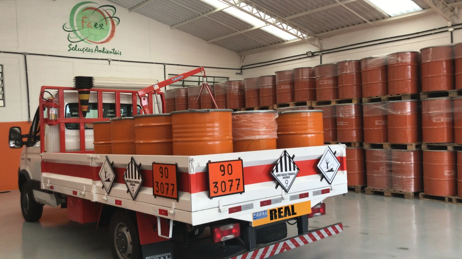 Coleta e transporte de resíduos industriais