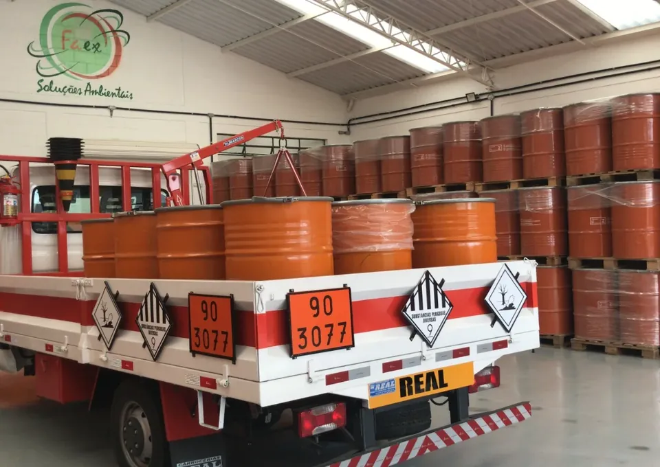 Coleta e transporte de resíduos industriais
